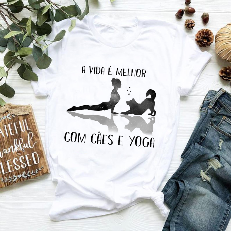 Camiseta A Vida É Melhor Com Cães E Yoga