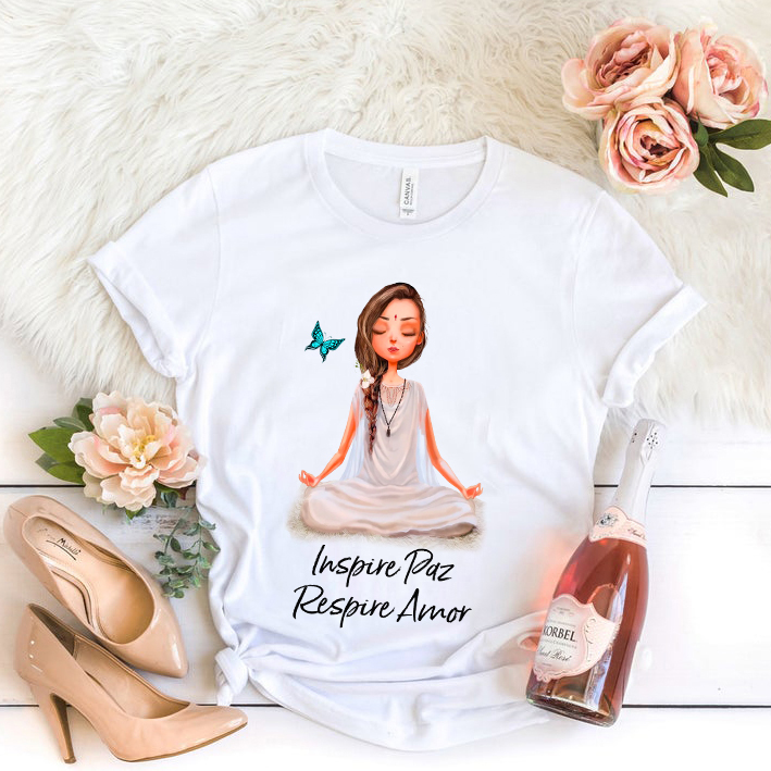 Camiseta Yoga Eu Sou Uma Mulher Simples Yoga Amor Paz